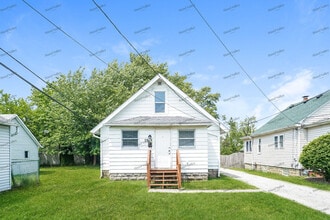 Building Photo - 5919 Maplewood Rd