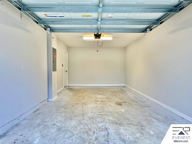 Building Photo - 10 Ryall Ln