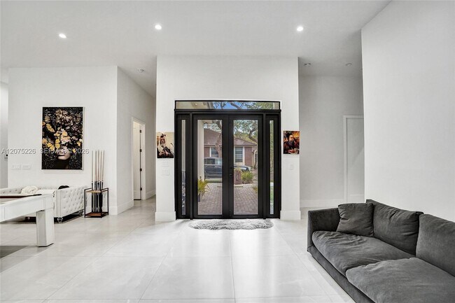 Building Photo - 3909 SW 54th St