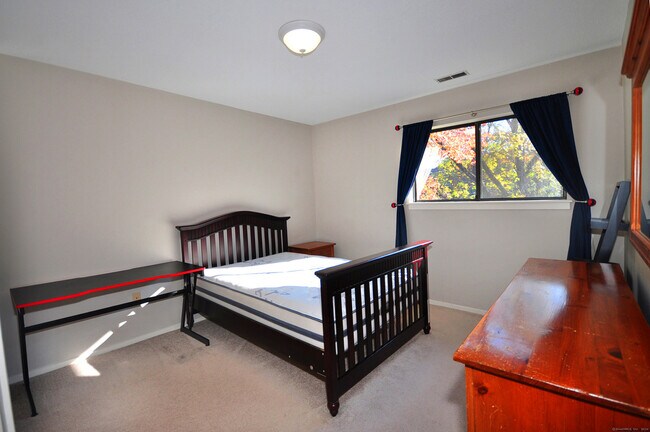 Building Photo - 16 Applewood Ln