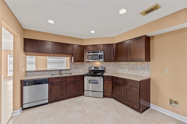 Building Photo - 2822 Wood Hollow Dr