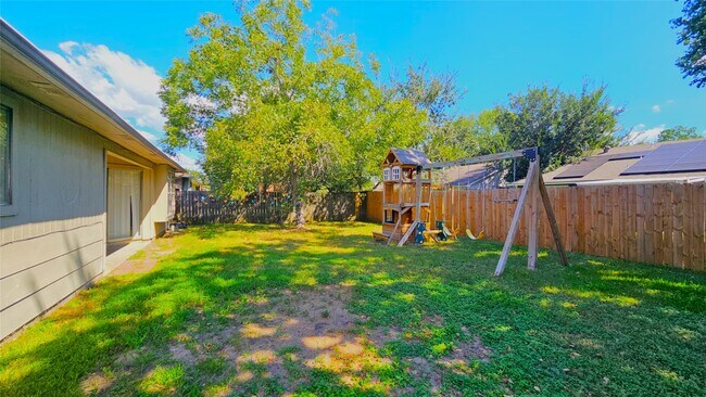 Building Photo - 16975 Meadowlark St
