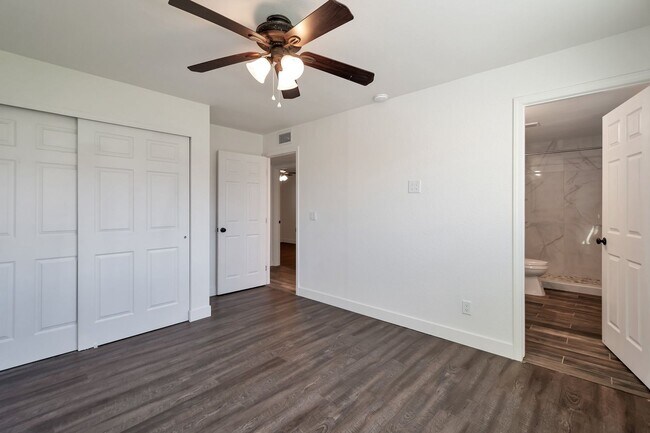 Building Photo - Amazing Tri-level close to ASU with Pool