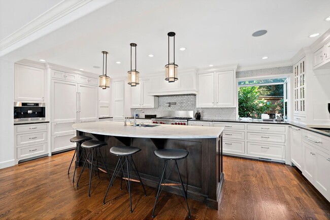 Building Photo - 4Bd/4.5Ba Medina House