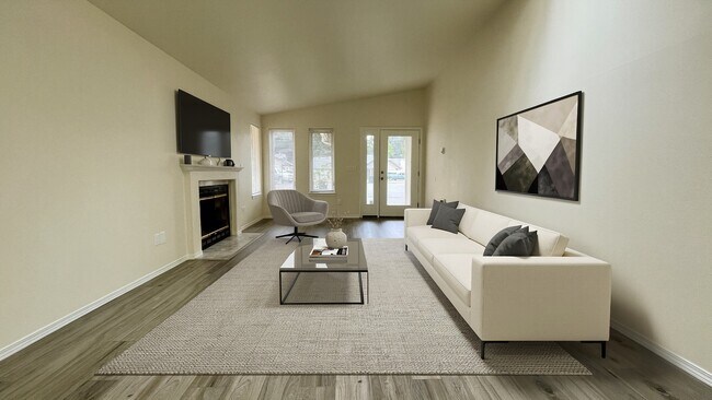 Building Photo - LUXURY DUPLEX RENTAL WITH SPACIOUS BACKYARD