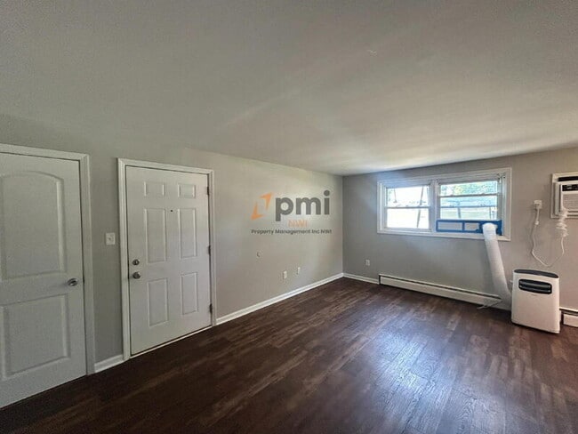 Building Photo - 2591 Parkview St