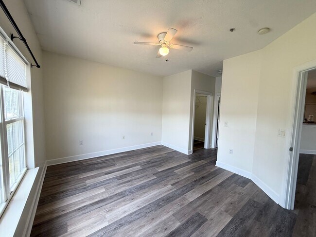 Building Photo - 5011 Harvest Dr