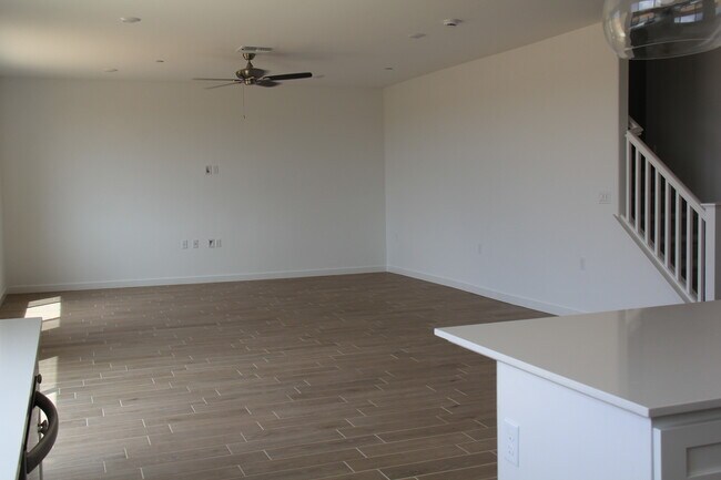 Building Photo - 3319 Golden Trails Ln