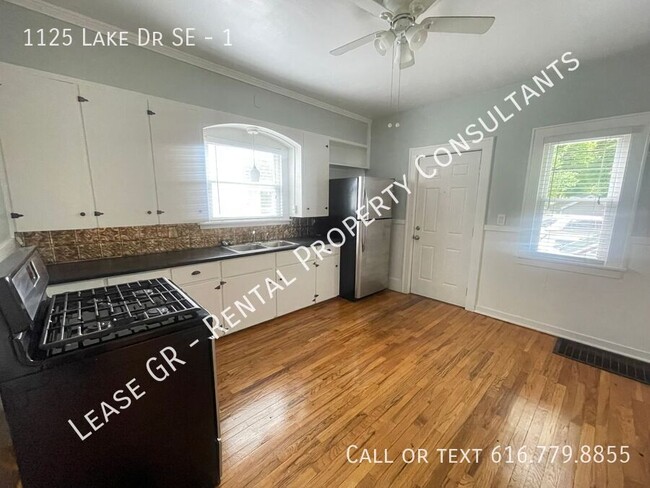 Building Photo - Beautiful Lower-Level Apartment with Off S...