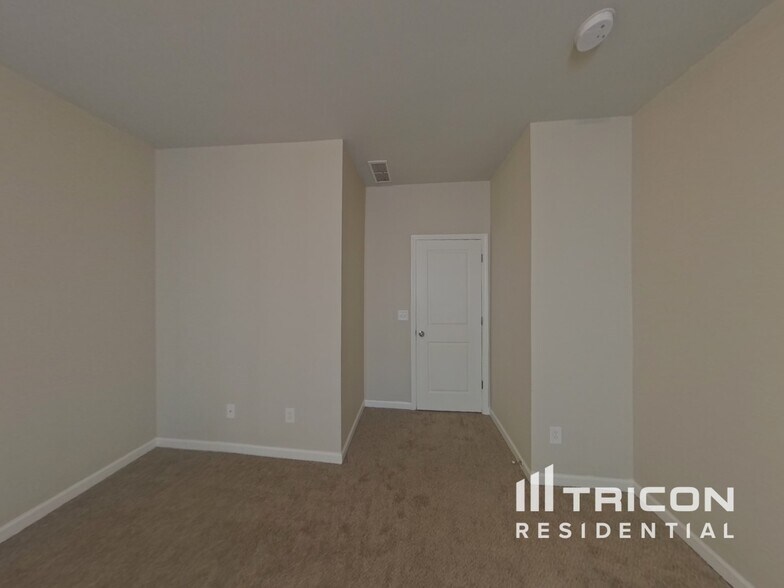 Building Photo - 2140 Dodson Woods Dr
