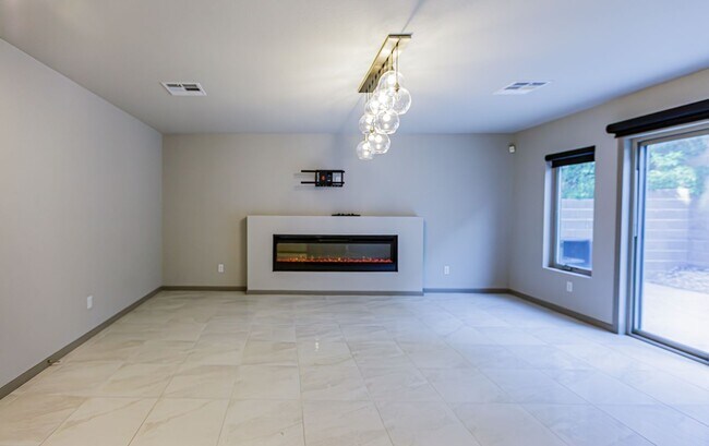 Building Photo - Rooftop Balcony