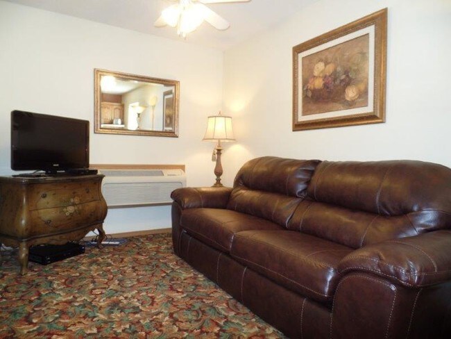 Building Photo - Crestwood Apartments / Extended Stay