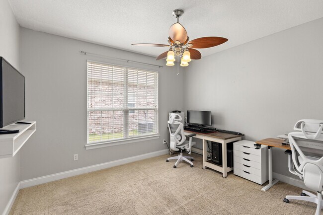 Building Photo - 2899 Chanterelle Cove