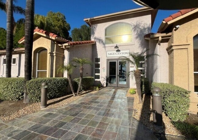 Building Photo - 2 bed, 2 bath located in Corona, CA!