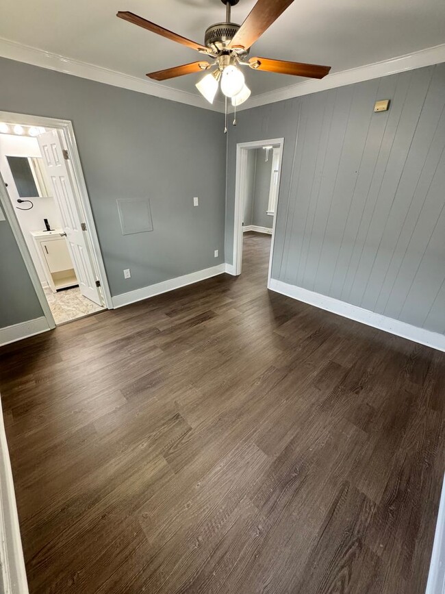 Building Photo - Beautiful 2 bed 2 bath house in Churchill