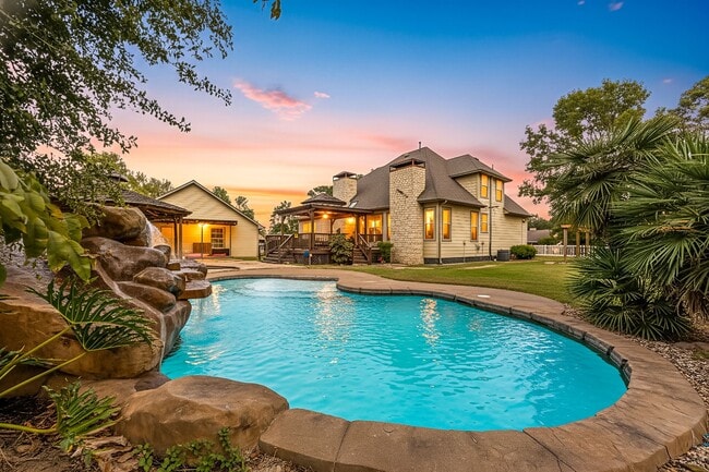 Building Photo - 21427 Tophill Dr