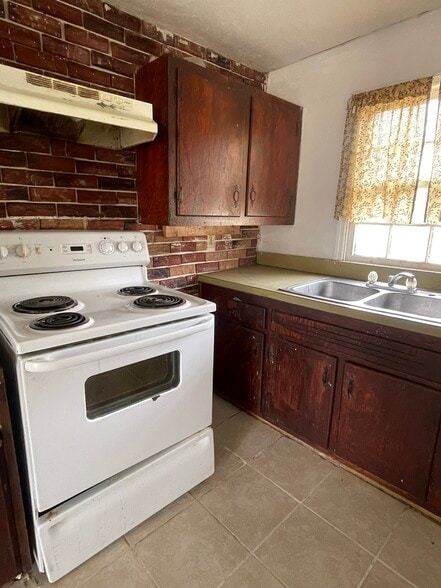 Building Photo - 520 Buckley St