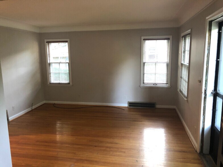 Building Photo - 1625 W Farnum Ave