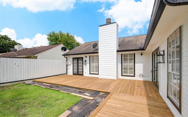 Building Photo - 2503 Lively Ln