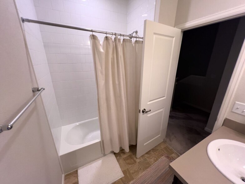 Building Photo - 8848 Fraser River Lp