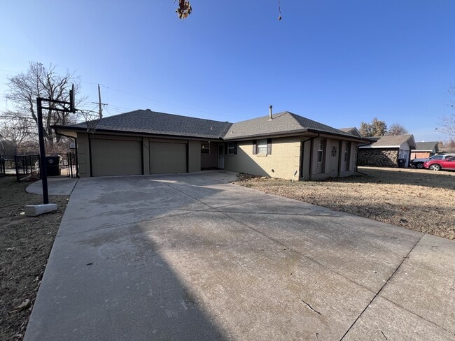 Building Photo - 2909 N Tropicana Ave