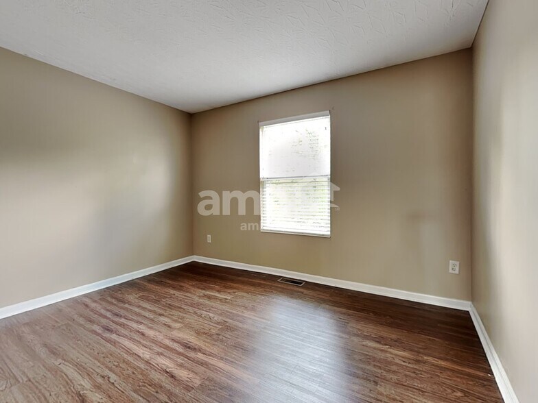 Building Photo - 5557 Windsor Ct