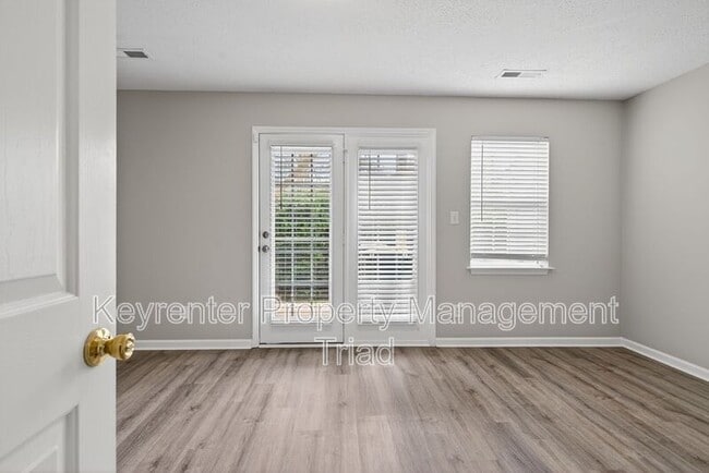 Building Photo - 94 Tannenbaum Cir