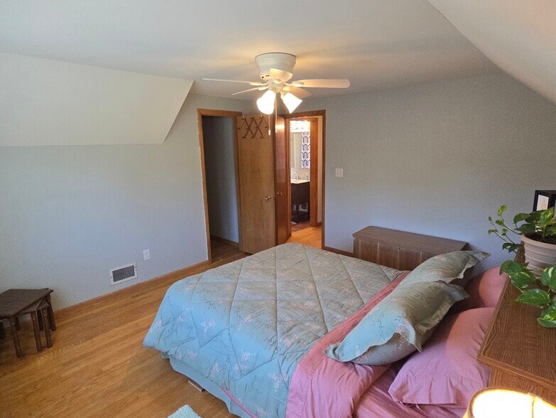 Upper S Bdrm - 849 County Road K