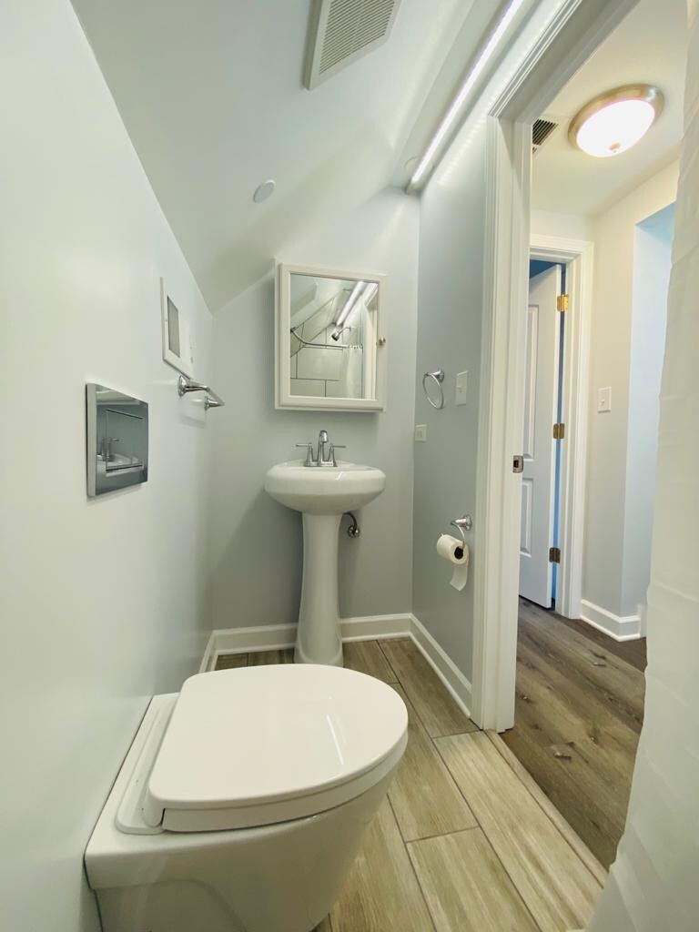 Building Photo - 218 W Pineview Dr