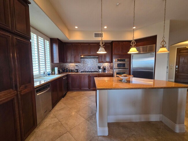 Building Photo - An Amazing Furnished 3 Bedroom Condo at La...