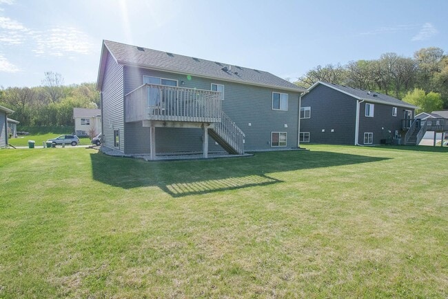 Building Photo - Move-In Ready NW Rochester Home with Finished Lower Level