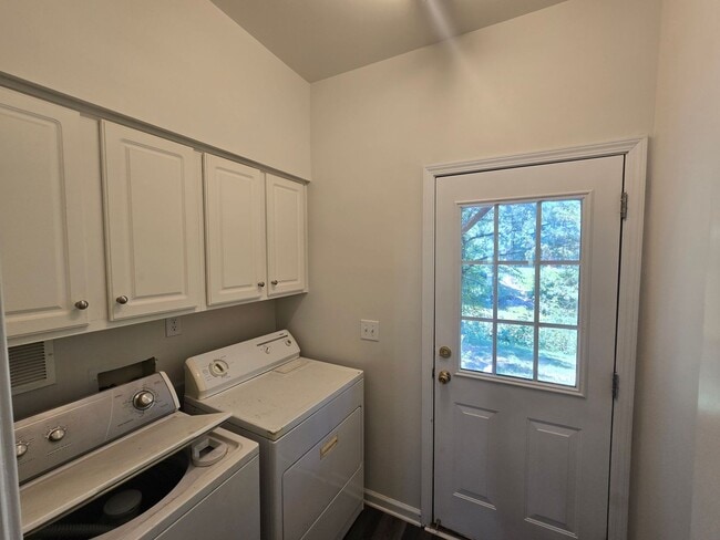 Building Photo - 802 Sutter Gate Ln
