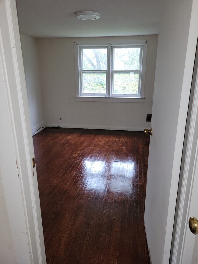 2Nd Level Bed RM 2 - 3832 Church Rd