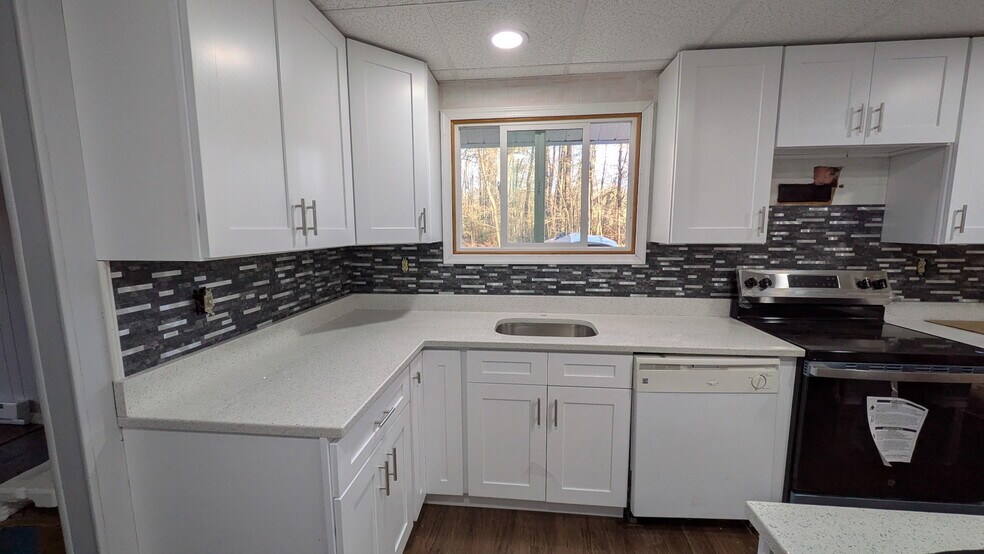 Building Photo - 1010 Eisenhower Way