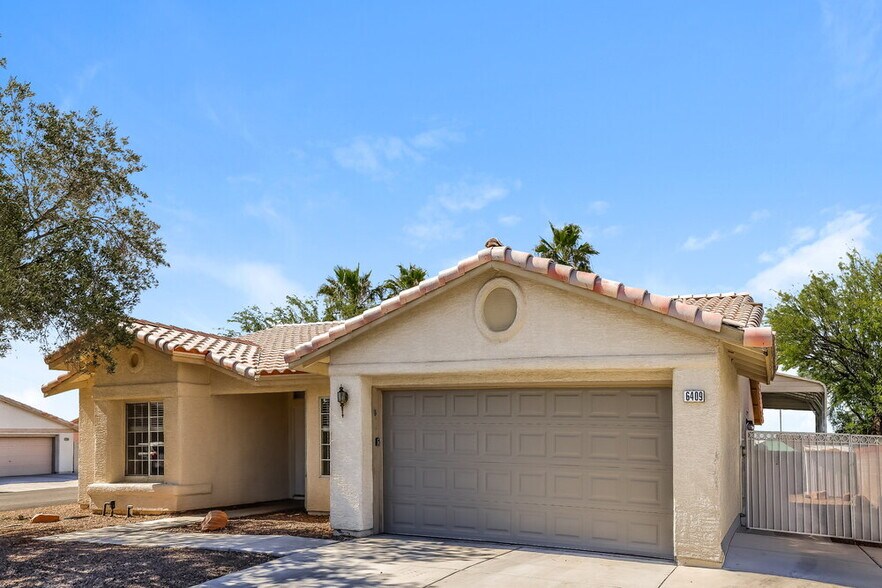 Building Photo - 6409 Rancho Santa Fe Dr