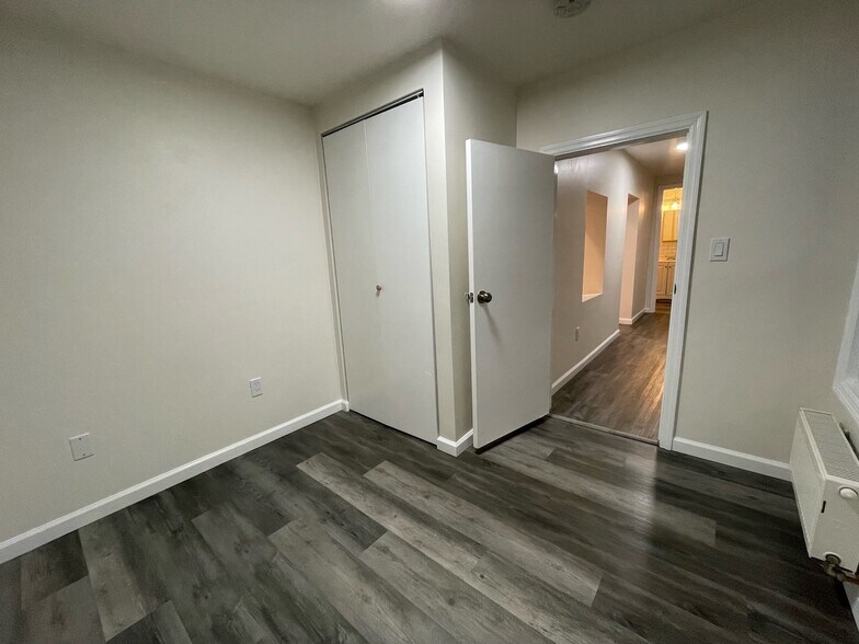 Building Photo - 84 Mearns Ave