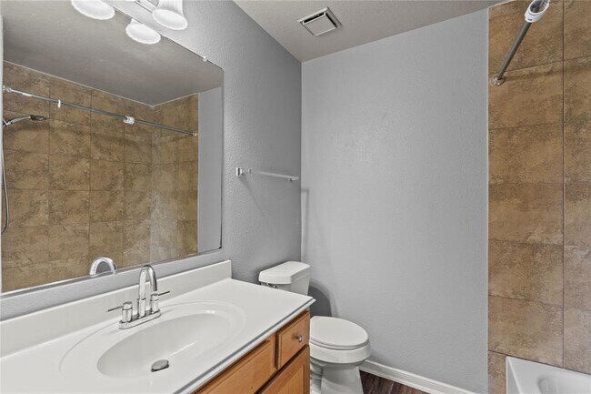 Building Photo - 122 Green Isle Ave