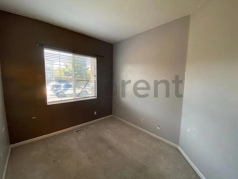 Building Photo - Unit