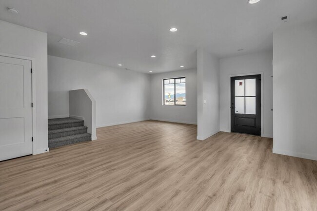 Building Photo - 5114 E Hope Ave