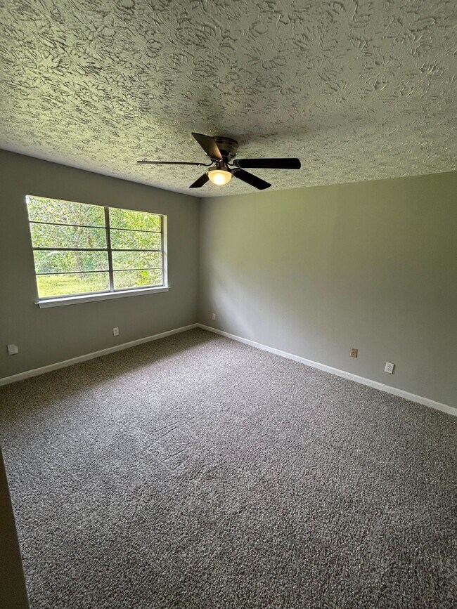 Building Photo - 1388 Adrian Ln