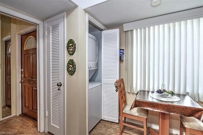 Washer and Dryer in unit - 4715 Santa Barbara Blvd