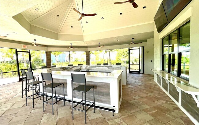 Building Photo - 2112 Appleton Cir S