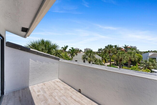 Building Photo - 1013 Bel Air Dr