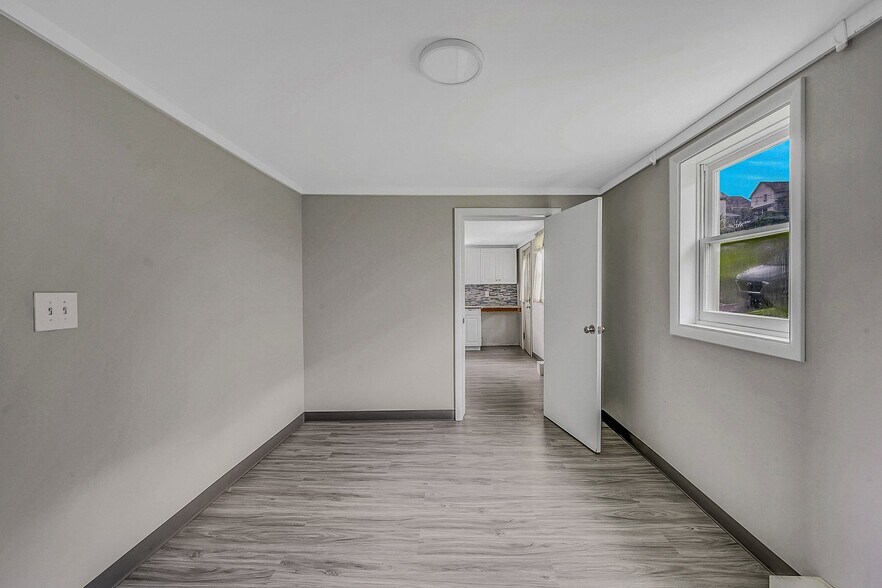 Building Photo - 401 McLean St