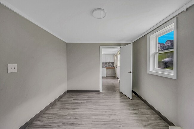 Building Photo - 401 McLean St