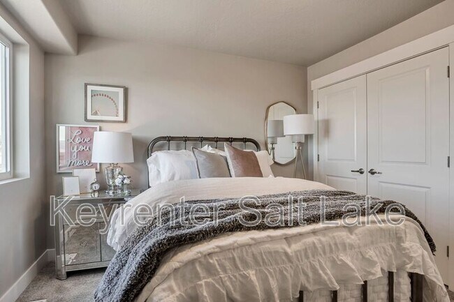 Building Photo - 1869 S 1080 W