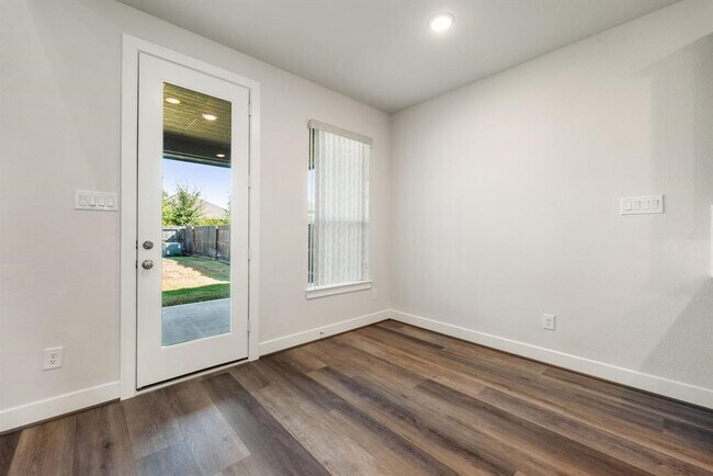 Building Photo - 20914 Kadefield Dr