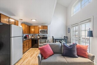 Building Photo - Cozy ONE-bedroom/loft style/Perry District...