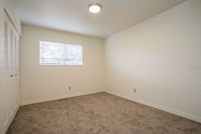 Building Photo - Newly Updated 3 Bed, 1 Bath Duplex in West Fort Collins