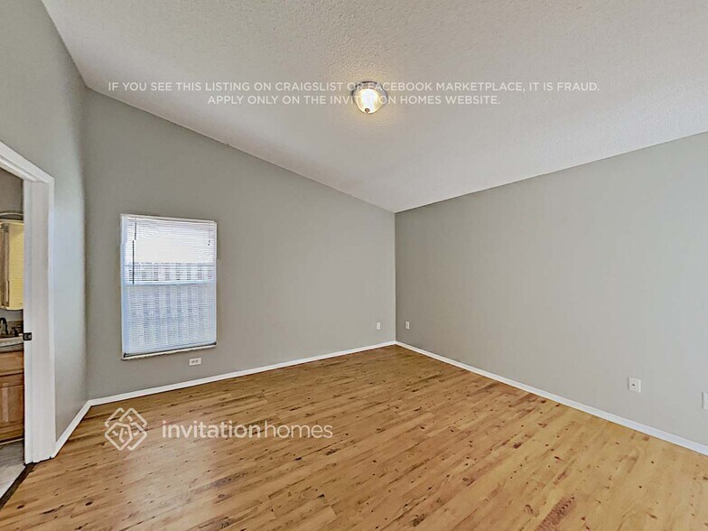 Building Photo - 12513 Belrose Ave